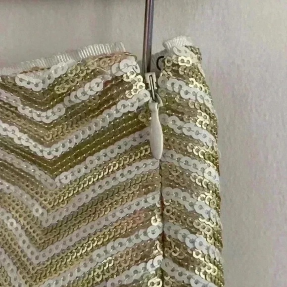Banana Republic Elegant Gold Chevron Skirt 8P - Picture 3 of 6